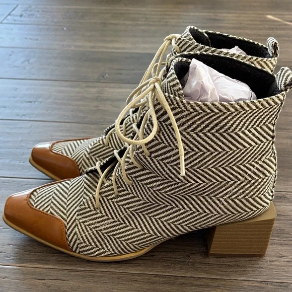 Stylish Herringbone Lace-Up Ankle Boots - Picture 4 of 7